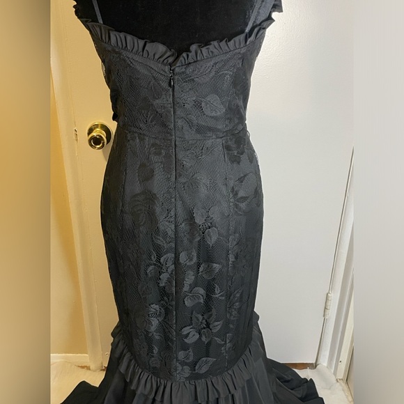 Size 6 Max and Cleo Formal Black Gown in excellent used condition. Worn once. - Picture 8 of 9